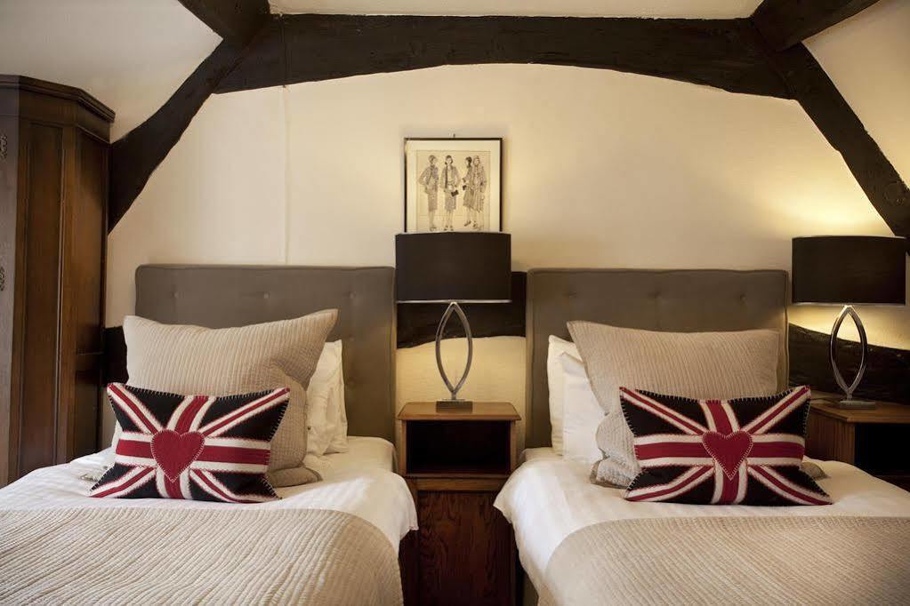 Highway Hotel Burford Kültér fotó